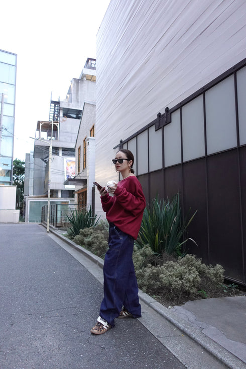 オフショルルーズニット